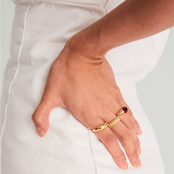 Mejuri Garnet Heirloom Ring - size 9 - Picture 3 of 8